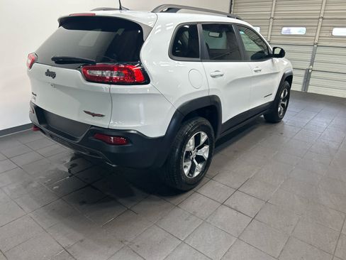 Used 2016 Jeep Cherokee Trailhawk w/ Cold Weather Group AWD/4WD image 3