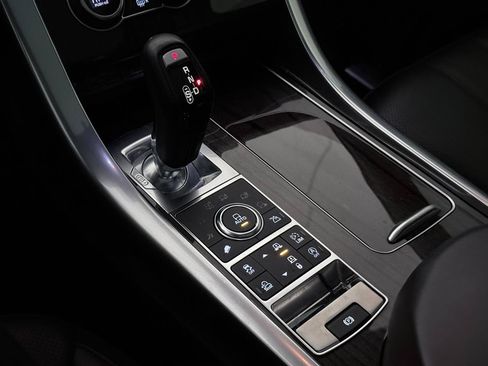 Used 2017 Land Rover Range Rover Sport Supercharged image 38