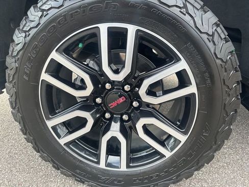 Used 2025 GMC Sierra 1500 AT4 w/ AT4 Premium Package image 11