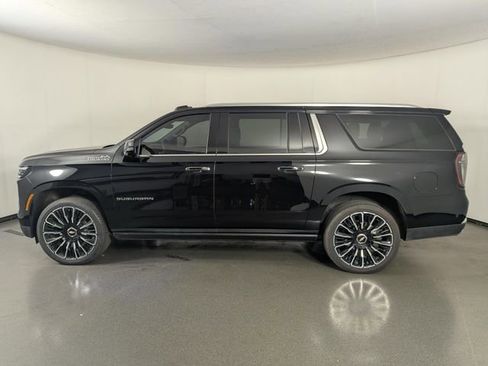 Used 2025 Chevrolet Suburban High Country image 5