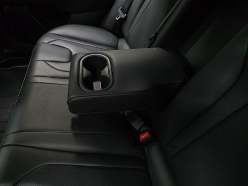 Used 2024 Hyundai Elantra Limited FWD image 17