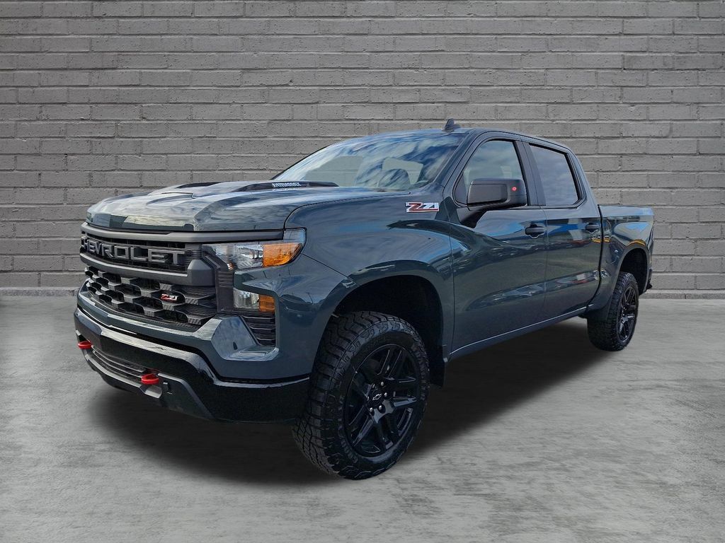 New 2025 Chevrolet Silverado 1500 Custom Trail Boss w/ LPO, Dark Essentials Package AWD/4WD image 4