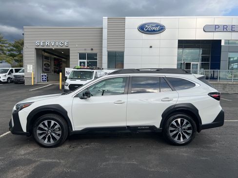 Used 2023 Subaru Outback Limited image 4