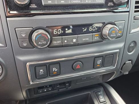 Used 2024 Nissan Titan SV w/ SV Convenience Package RWD image 22