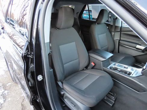 Used 2022 Ford Explorer XLT image 17