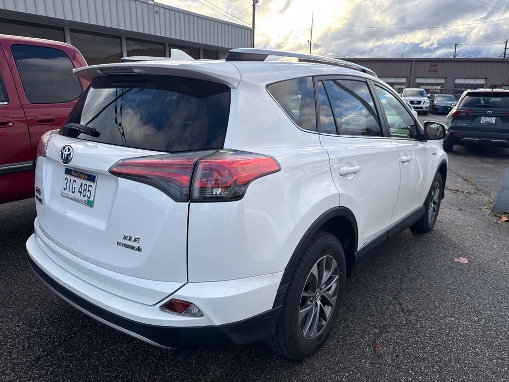 Used 2017 Toyota RAV4 XLE w/ All Weather Liner Package AWD/4WD image 4