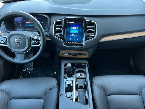 Used 2025 Volvo XC90 B6 Plus image 17