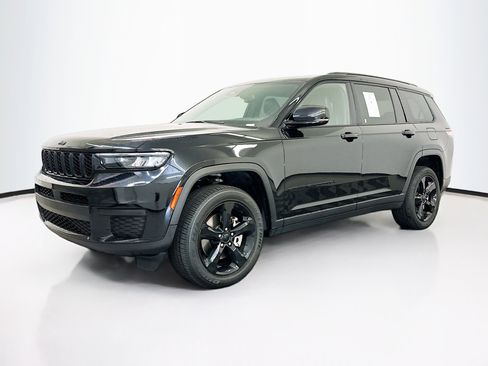 Used 2023 Jeep Grand Cherokee L Laredo image 3