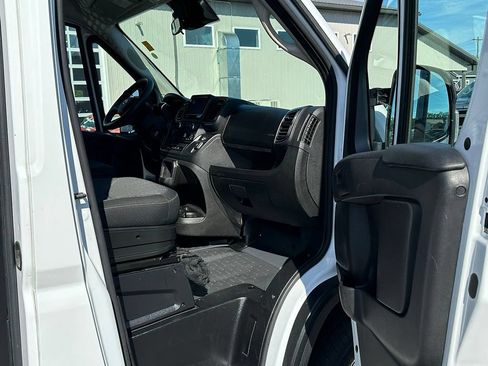 Used 2025 RAM ProMaster 2500 w/ U-Haul Equipment Group FWD image 16