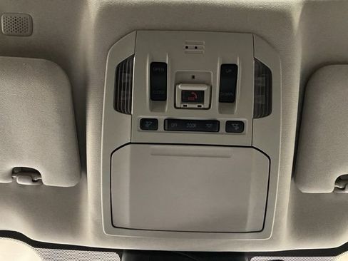 Used 2021 Toyota Highlander XLE AWD/4WD image 42