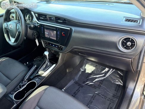 Used 2019 Toyota Corolla L image 28