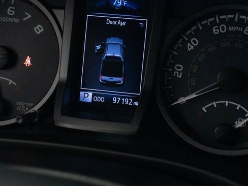 Used 2018 Toyota Tacoma TRD Sport AWD/4WD image 5