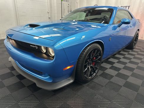 Used 2016 Dodge Challenger SRT Hellcat image 4