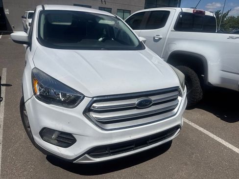 Used 2019 Ford Escape SE FWD image 2