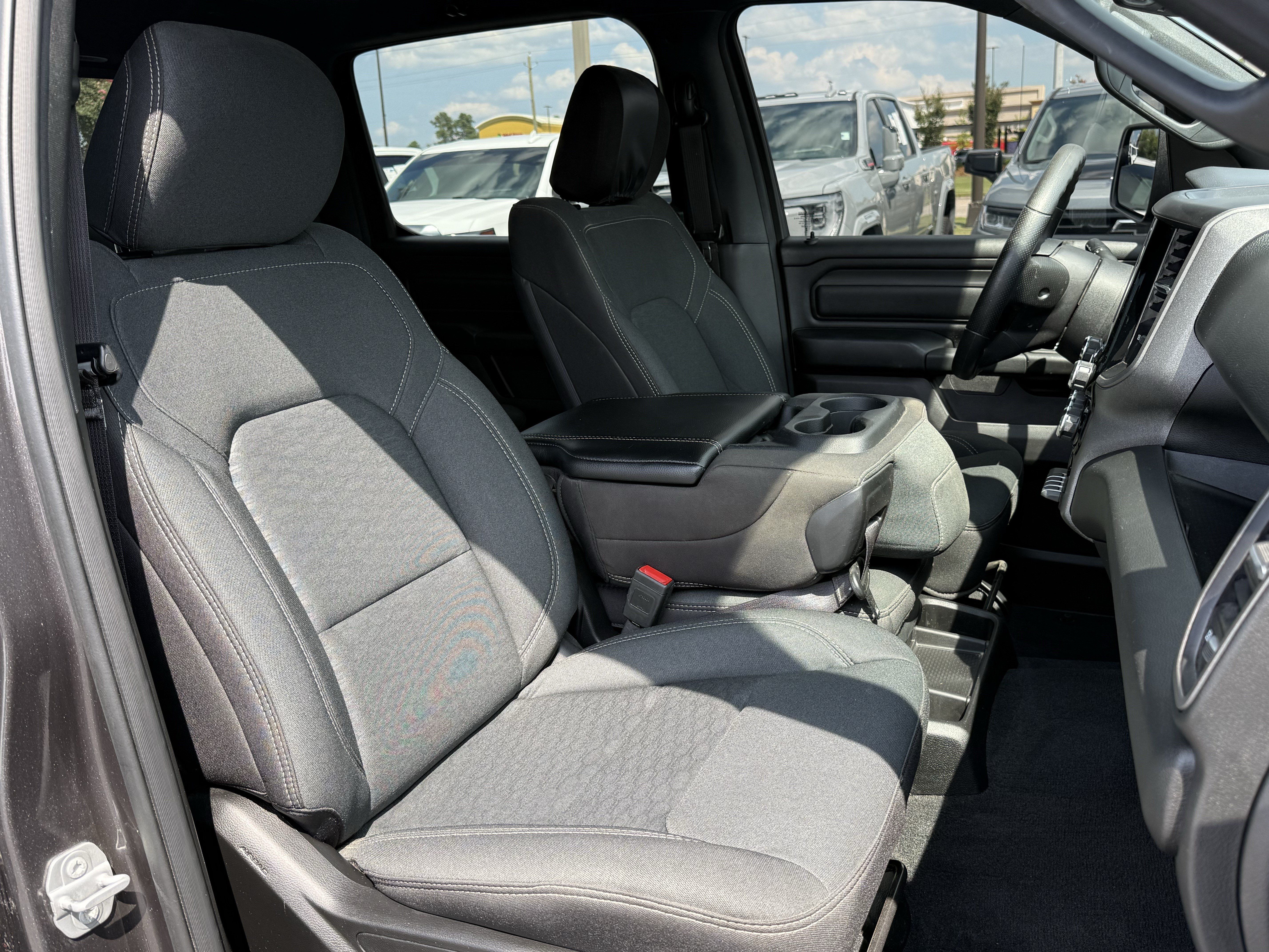 Used 2025 RAM 1500 Warlock AWD/4WD image 32