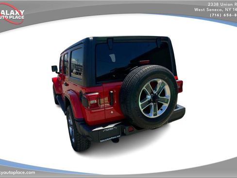 Used 2018 Jeep Wrangler Unlimited Sahara AWD/4WD image 7