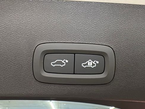 Used 2026 Volvo XC40 B5 Ultra w/ Protection Package Premier image 30