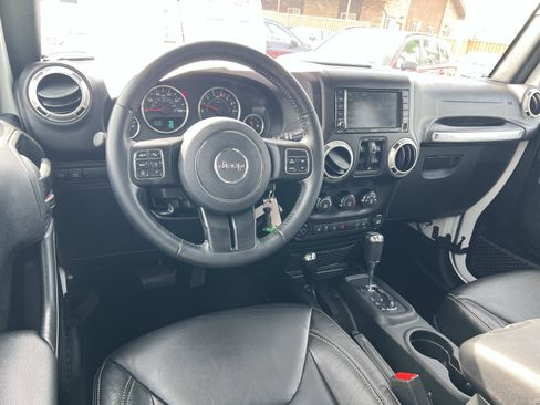 Used 2016 Jeep Wrangler Unlimited Rubicon w/ Connectivity Group image 7