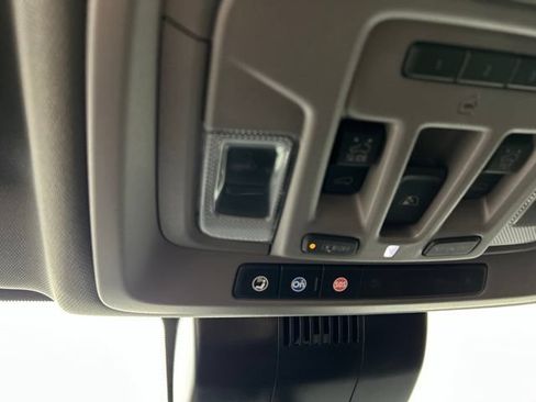 Used 2025 GMC Sierra 2500 Denali w/ Denali Reserve Package AWD/4WD image 12