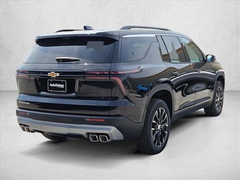 New 2026 Chevrolet Traverse LT w/ Sun and Wheel Package FWD image 2