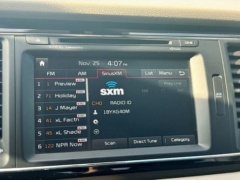 Used 2018 Kia Sedona SX Limited image 16