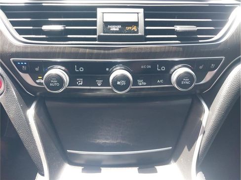 Used 2018 Honda Accord Touring image 16