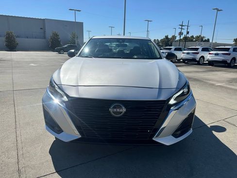 Used 2024 Nissan Altima 2.5 SV image 2