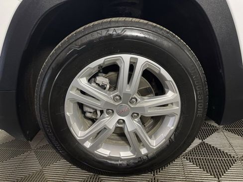 Used 2024 GMC Terrain SLE image 28