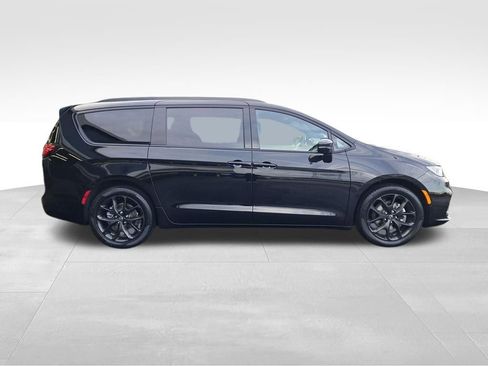 New 2026 Chrysler Pacifica Select w/ S Appearance Package image 7
