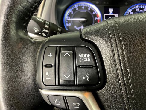 Used 2015 Toyota Highlander Limited Platinum AWD/4WD image 11