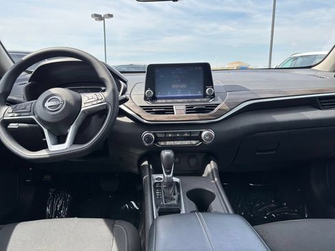 Used 2025 Nissan Altima 2.5 SV FWD image 33