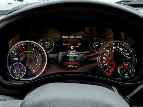 Used 2024 RAM 3500 Big Horn w/ Sport Appearance Package image 19