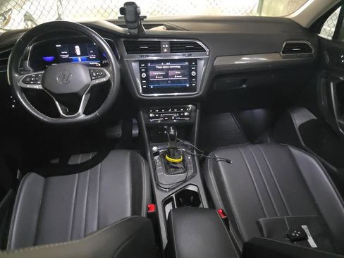 Used 2022 Volkswagen Tiguan SE w/ Panoramic Sunroof Package image 7