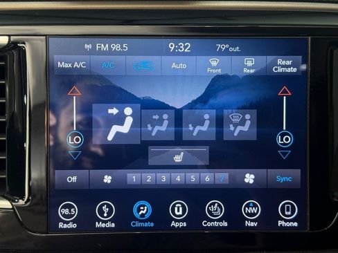 Used 2018 Chrysler Pacifica Touring-L w/ Premium Audio Group FWD image 30