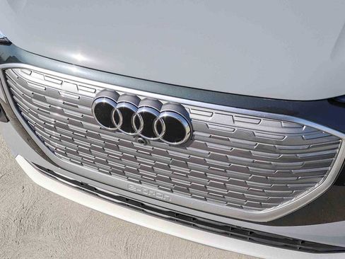 Used 2024 Audi Q4 e-tron Premium Plus image 8