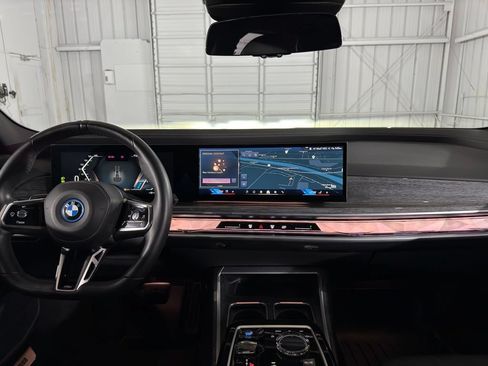 Used 2023 BMW i7 xDrive60 AWD/4WD image 45