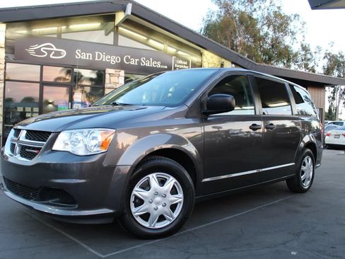 Used 2019 Dodge Grand Caravan SE FWD image 1