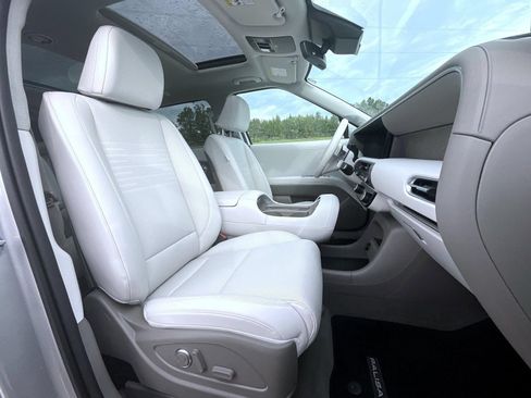 Certified 2026 Hyundai Palisade Limited AWD/4WD image 16