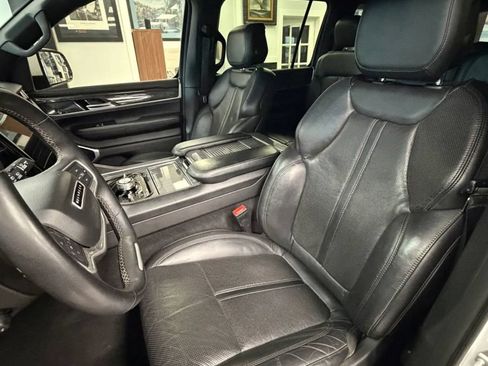Used 2022 Jeep Wagoneer Series III AWD/4WD image 14