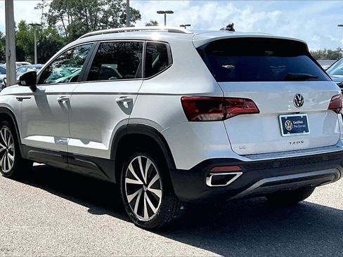 Certified 2022 Volkswagen Taos SE image 7