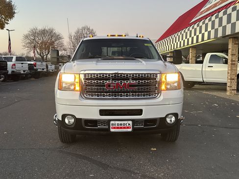 Used 2014 GMC Sierra 3500 Denali image 2