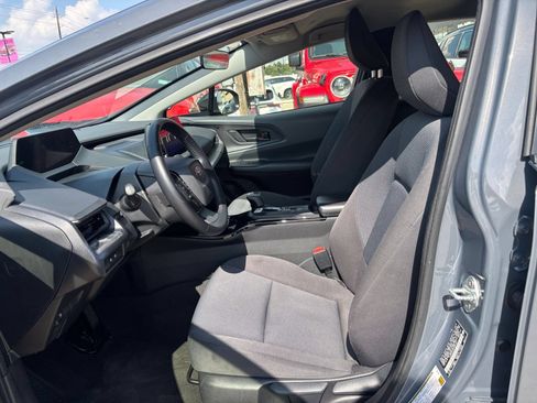 Used 2024 Toyota Prius LE FWD image 24