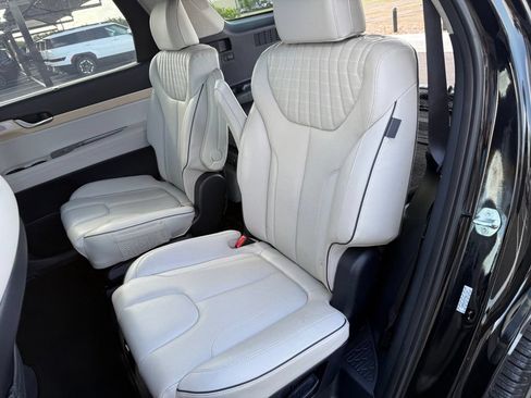 Used 2023 Hyundai Palisade Limited FWD image 22