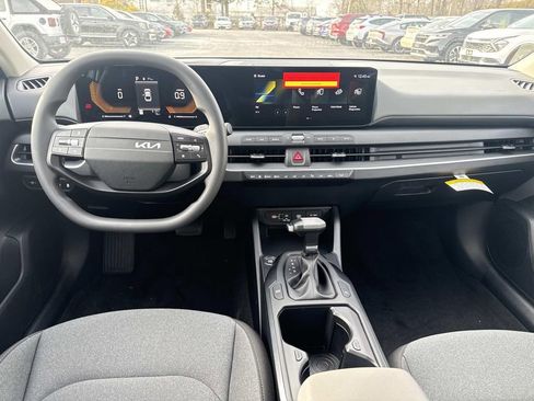 New 2025 Kia K4 LX image 6