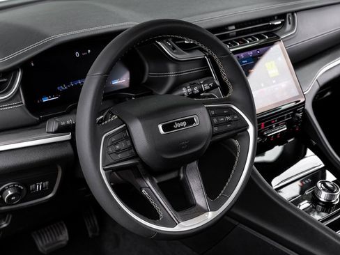 Used 2023 Jeep Grand Cherokee L Limited image 4