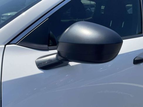 Used 2025 Nissan Kicks S AWD/4WD image 29