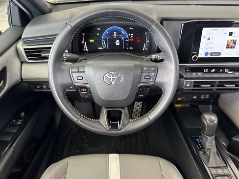 Used 2025 Toyota Camry SE FWD image 13