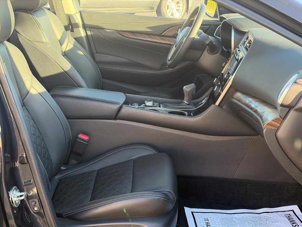 Used 2016 Nissan Maxima Platinum w/ Interior Lighting Package FWD image 18