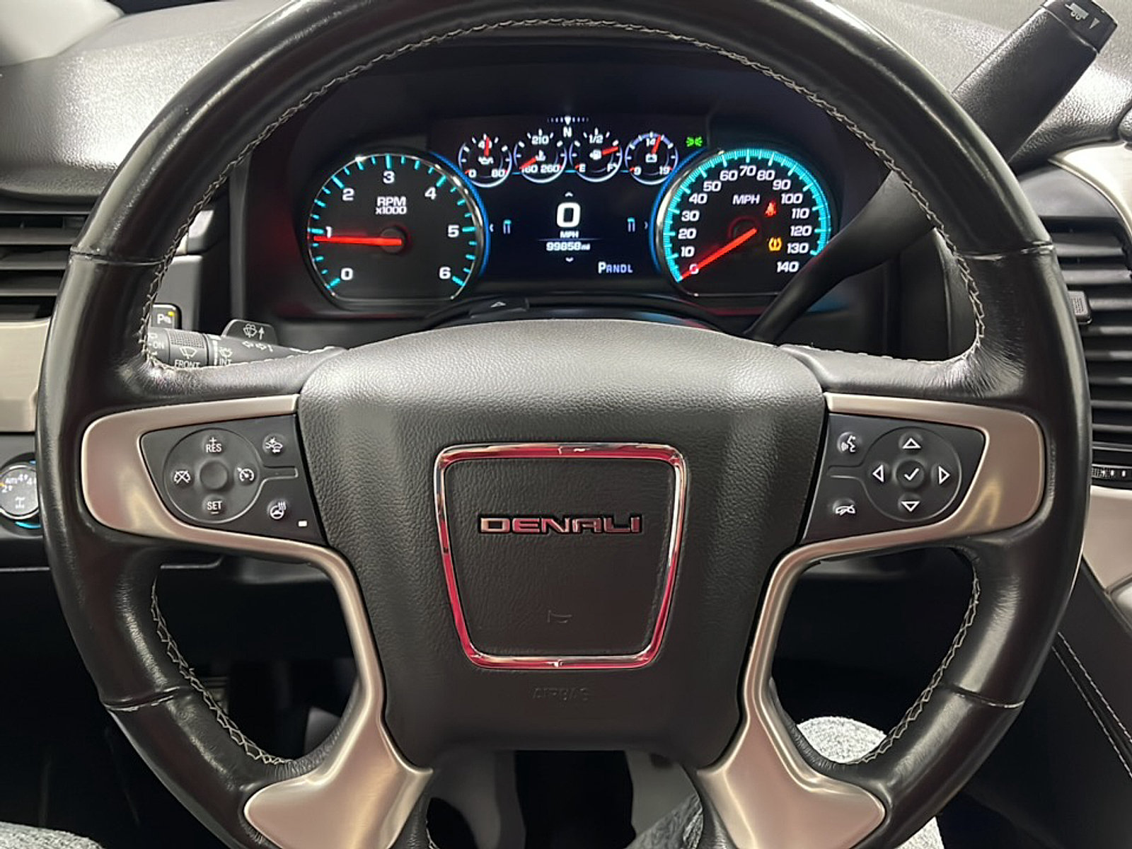 Used 2020 GMC Yukon Denali w/ Denali Premium Package AWD/4WD image 4