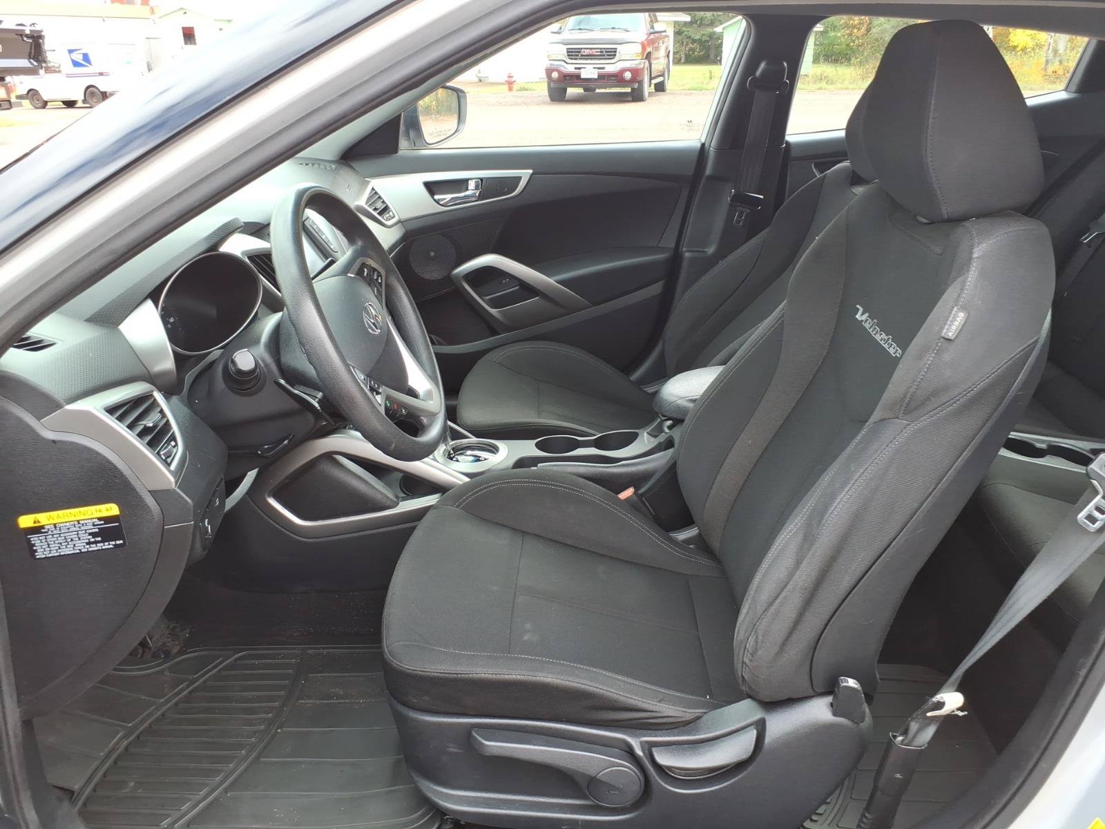 Used 2016 Hyundai Veloster FWD image 10